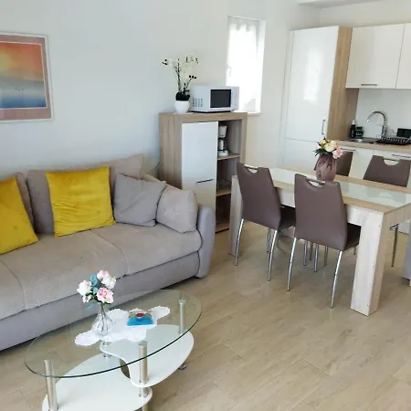 Sea & Sun Apartment *